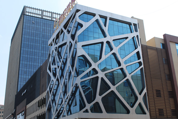 大朗紡織創(chuàng)意產業(yè)園玻璃幕墻施工